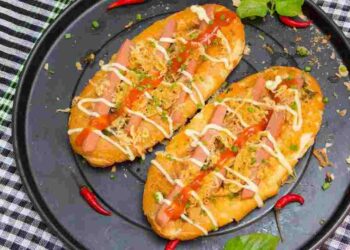 Bánh mì nướng muối ớt sử dụng các nguyên liệu đơn giản
