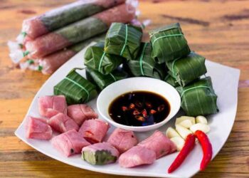 Làm nem chua hương vị đậm quê nhà