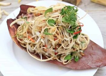 Nộm hoa chuối là món ăn dân dã rất ngon