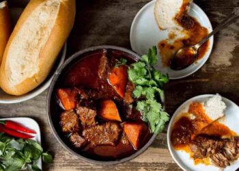Bò kho đậm đà và cay nồng đúng với khẩu vị của người miền Trung
