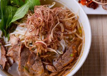 Cách nấu bún bò Huế chay