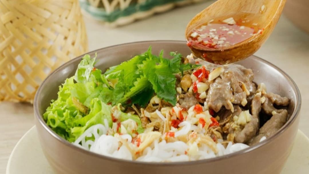 bún bò nam bộ với mắm chua ngọt