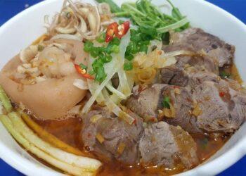 Một tô bún bò bao nhiêu calo?