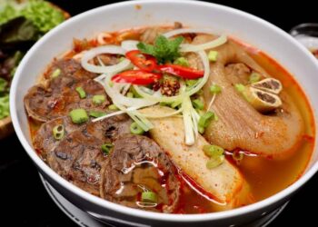 Những bí quyết để cách nấu bún bò giò heo Huế chuẩn  nhất