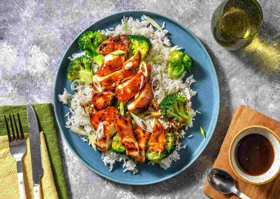 Món cơm ăn kèm lườn gà áp chảo sốt Teriyaki