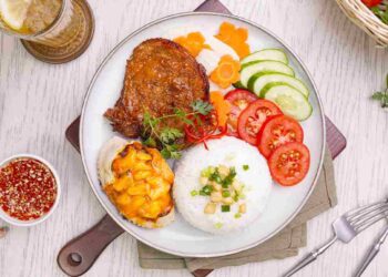 Miếng thịt phải đảm bảo vàng óng, không được cháy xém