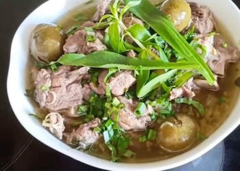 Vịt làm món gì ngon - Vịt om sấu