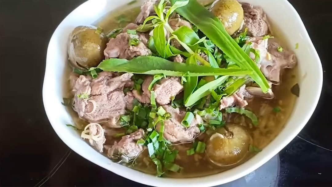 Vịt làm món gì ngon - Vịt om sấu