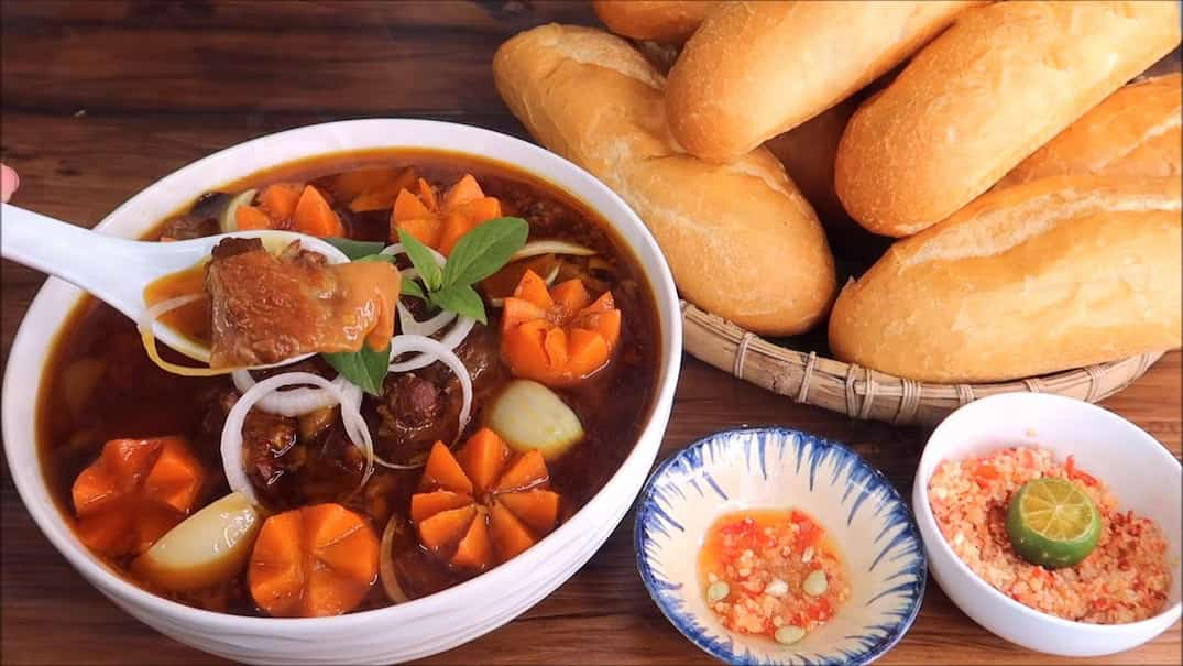 Kho thịt bò với nước dừa