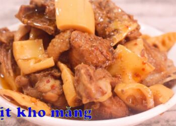 Vịt kho măng là món ăn kết hợp hài hòa