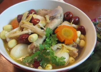 Các bước làm món vịt tiềm kiểu miền Nam