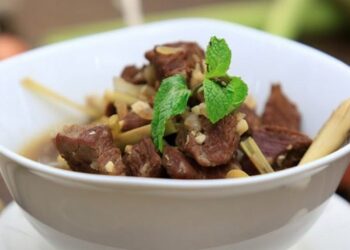 Thịt bắp bò kho gừng sả thơm lừng, dậy mùi vô cùng hấp dẫn