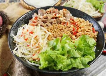 Món bún bò trộn chuẩn vị Nam Bộ