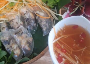 Thưởng thức bánh bột lọc