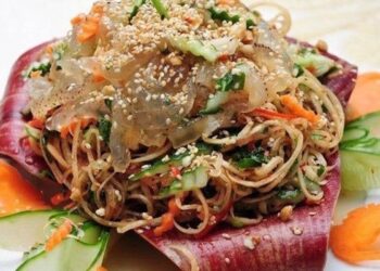 Nộm hoa chuối với sứa tươi