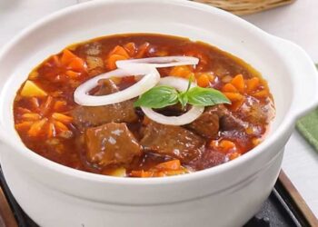 Thịt bò kho mềm, màu vàng đẹp mắt và thơm thơm