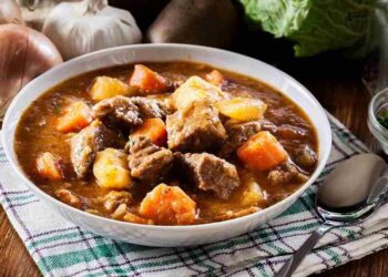 bò kho nước dừa tươi với lá cà ri hấp dẫn