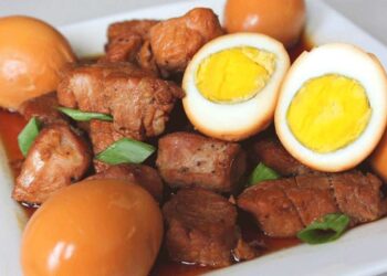 Thịt kho tàu có độ mặn ngọt vừa phải, miếng thịt mềm