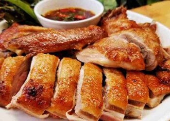 Món ăn này ngon nhất khi ăn nóng, chấm cùng xì dầu ớt