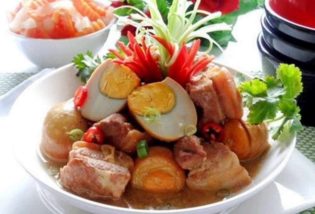 Nấu thịt kho với gói gia vị