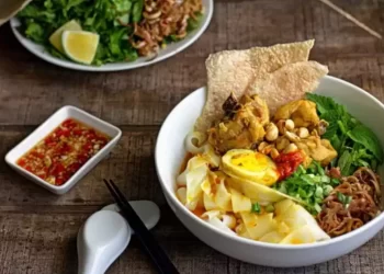 Cách nấu mì quảng gà Đà Nẵng ngon chuẩn vị nhất