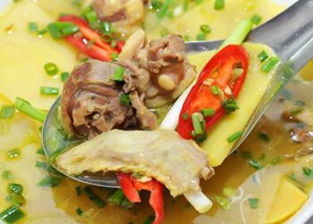 Canh vịt nấu măng chua