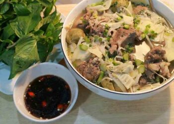 Cho vịt om măng sấu ra tô và thưởng thức nào