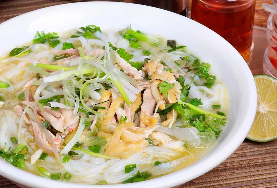 Nấu nước dùng phở gà