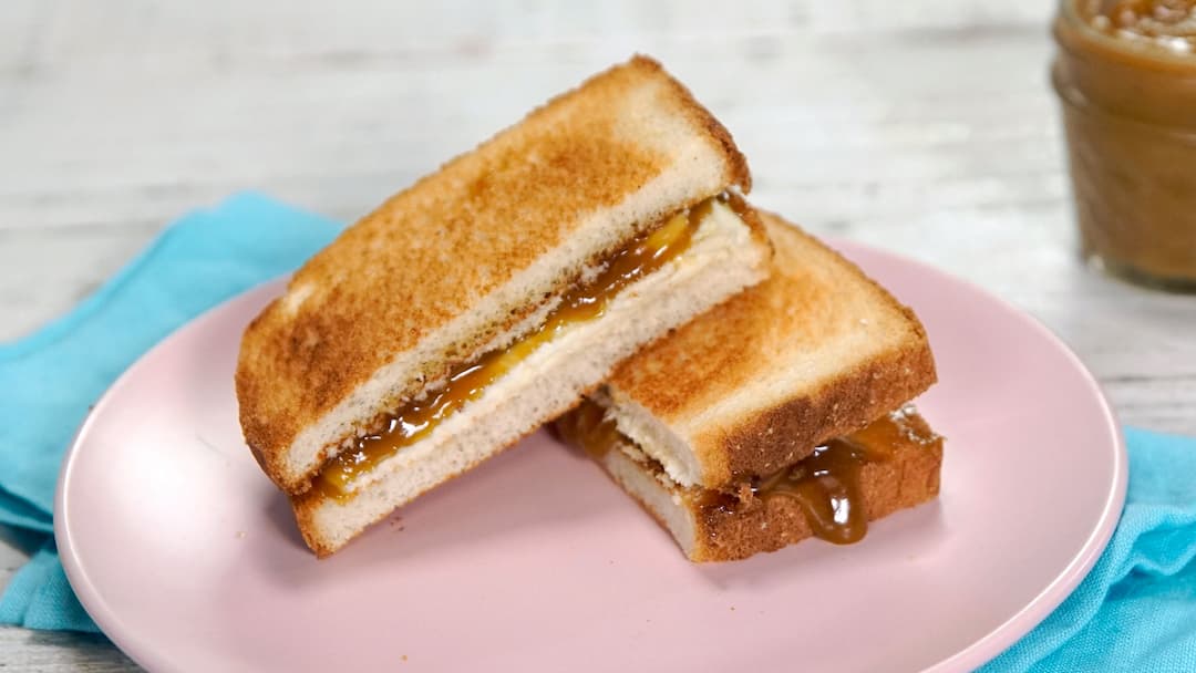 Cách làm bánh mì nướng Kaya toast như sau