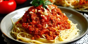 Cách làm mỳ Ý sốt kem gà nấm “càng ăn càng mê