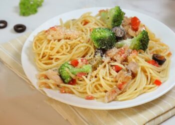 Hướng dẫn các bước làm mì ý sốt kem