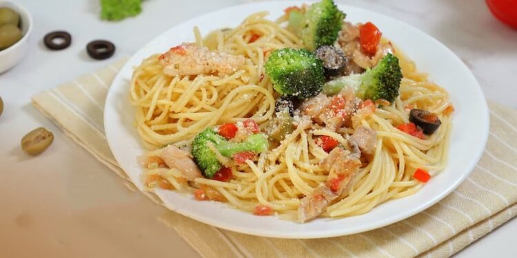 Hướng dẫn các bước làm mì ý sốt kem