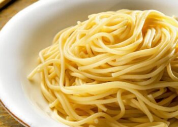 Cho phần thịt bò băm đã xào chín