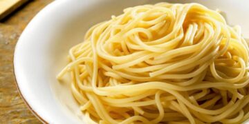 Cho phần thịt bò băm đã xào chín