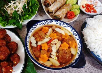Cách trang trí bún thịt nướng