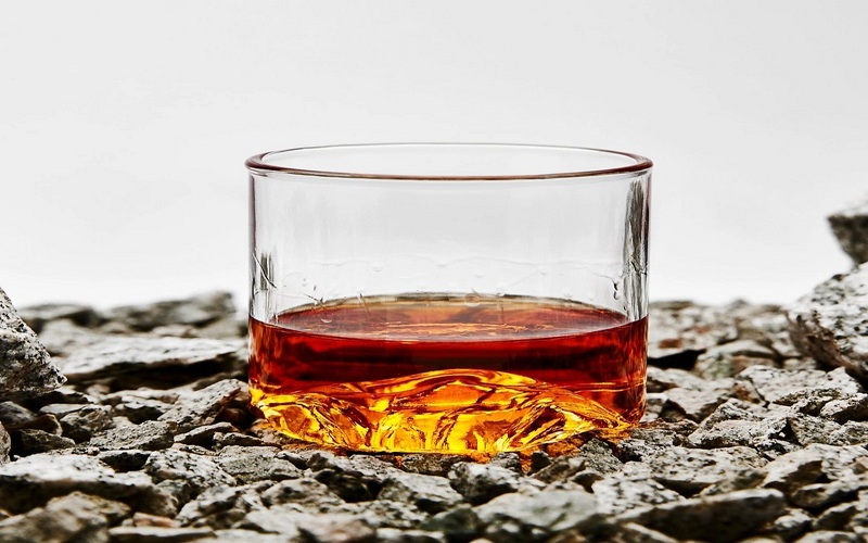 Ly Tumbler phổ biến với thân ngắn đế dày dùng cho whisky